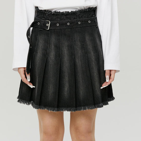 BUCKLE DENIM PLEATS SKIRT BLACK