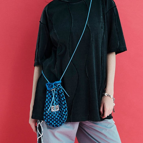 MESH KNIT STRING BAG BLUE