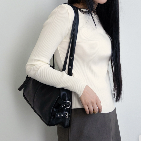 BUCKLE SHOULDER BAG BLACK