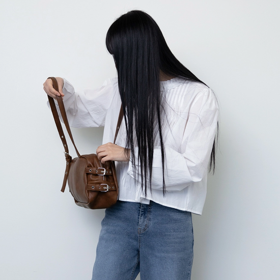 BUCKLE SHOULDER BAG BROWN