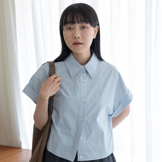 EMBLEM LOGO HALF SHIRT LIGHT BLUE