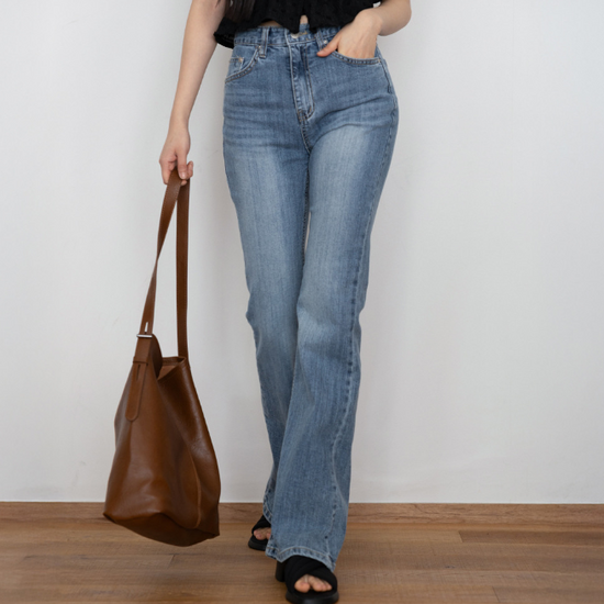 SIGNATURE WASHED BOOTSCUT JEANS BLUE
