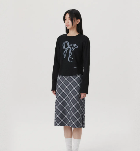 RIBBON GRAPHIC LS TEE BLACK