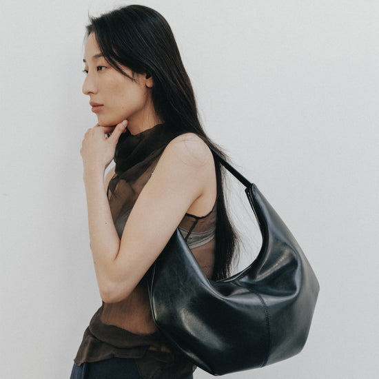 MOSSY HOBO BAG (LEATHER) BLACK