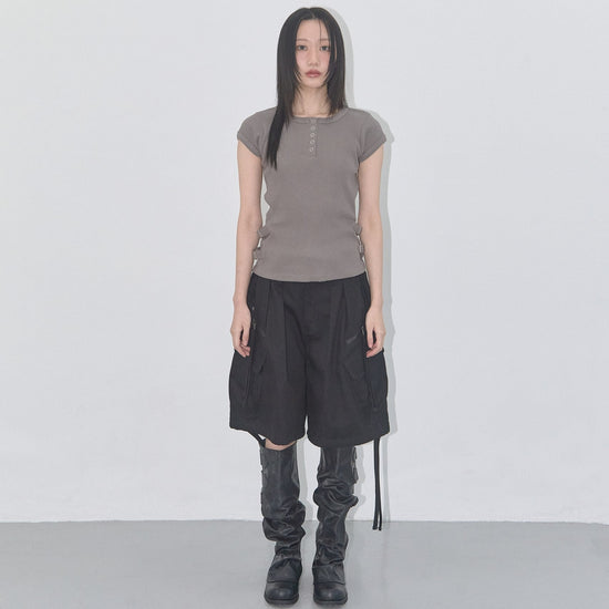 SIDE BUCKLE RIBBED TEE DARK BEIGE