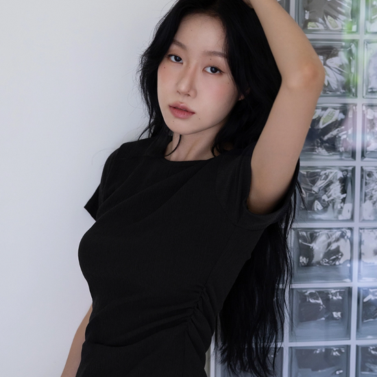 BACK SLIT SHIRRING BLOUSE BLACK