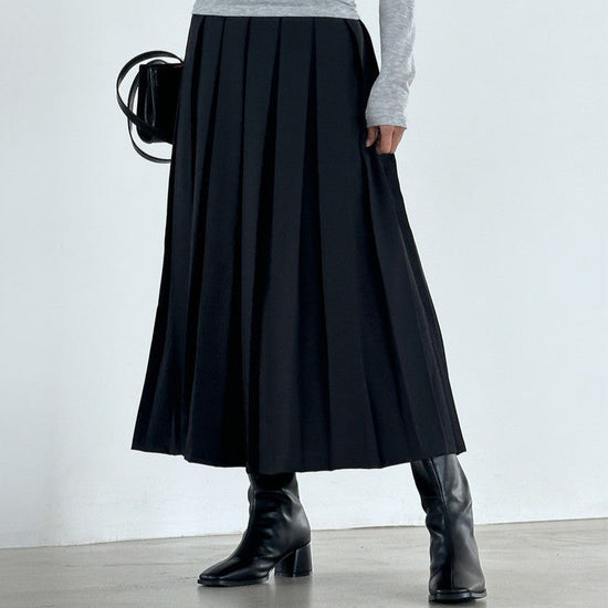 ESSENTIAL PLEATS SKIRT BLACK