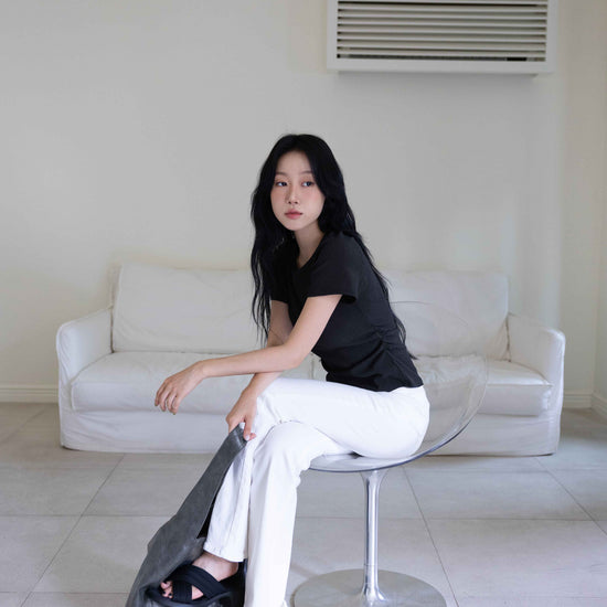 BACK SLIT SHIRRING BLOUSE CHARCOAL