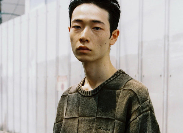 Wajib Punya! 5 Atasan Korea Mahagrid untuk Upgrade Gaya Kasual