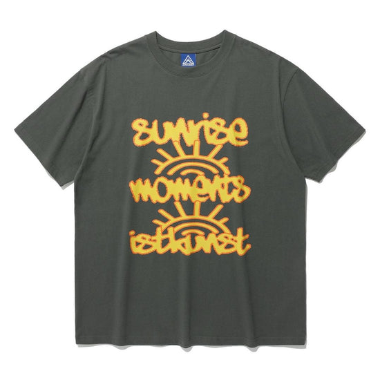 SUNRISE MOMENT TEE CHARCOAL