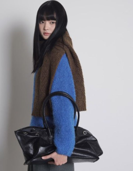 EYELET DETAIL SHOULDER BAG BLACK