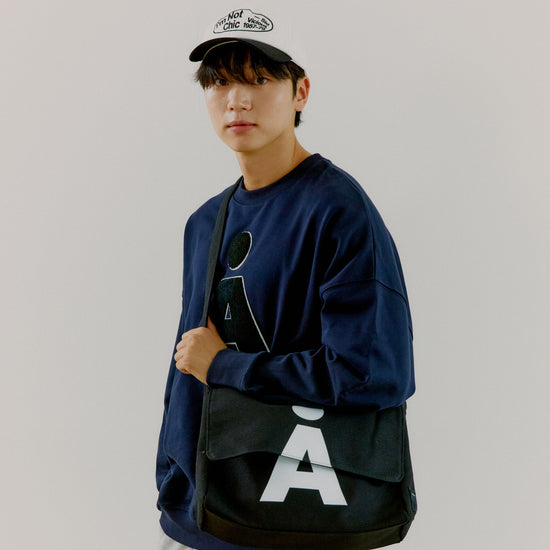 ALAND A LOGO MESSENGER BAG BLACK