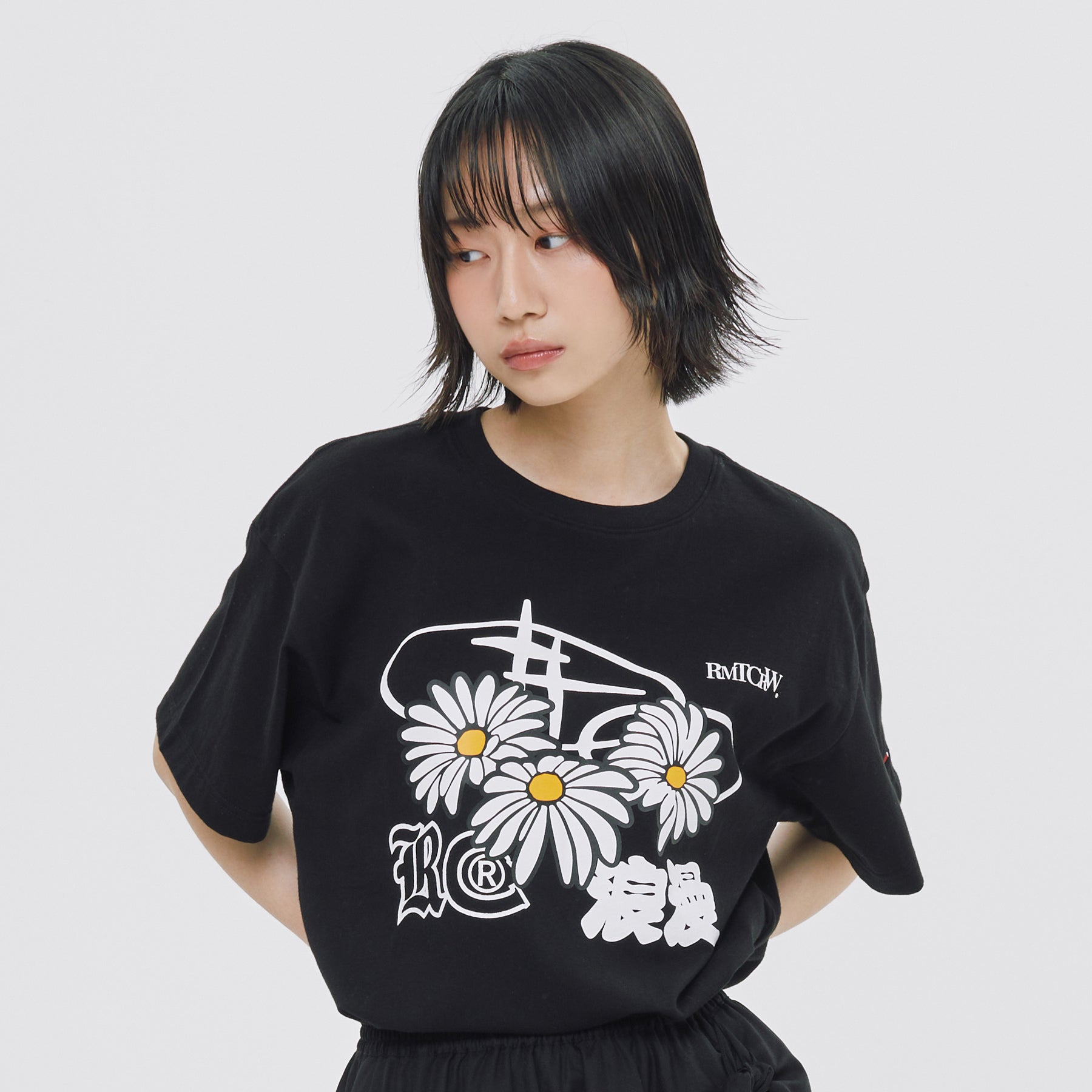 ROMANTIC CROWN★Unisex★ TRIPLE DAISY MIXED LOGO TEE SHIRT♪ BUY ROMANTIC CROWN T-Shirt TRIPLE DAISY MIXED LOGO TEE SHIRT