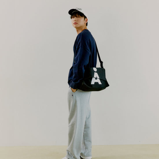 ALAND A LOGO MESSENGER BAG BLACK
