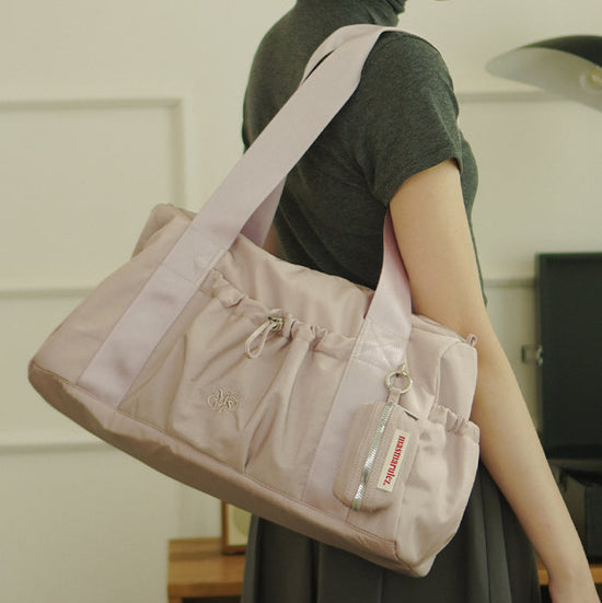 [POUCH SET] GLOSSY SHOULDER DUFFEL BAG LIGHT PINK