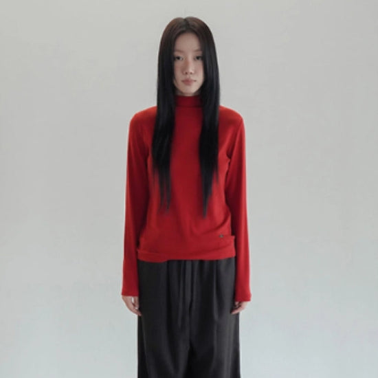 3.3 BASIC TURTLENECK KNIT TOP RED