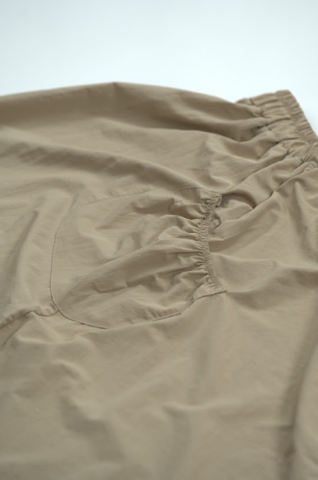 BIG POCKET BANDING SKIRT BEIGE