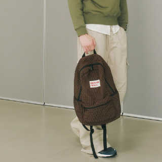 DAILY BACKPACK CHECK BROWN
