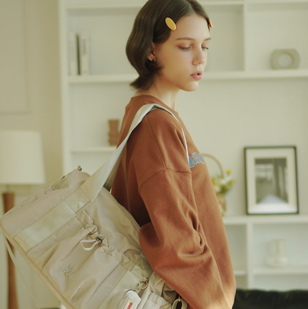 [POUCH SET] GLOSSY SHOULDER DUFFEL BAG LIGHT GREY