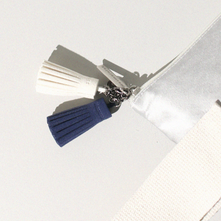 STRAP POUCH GLITTERY SILVER