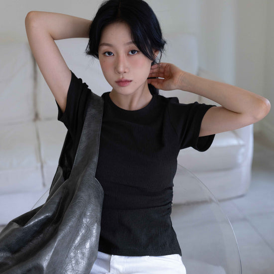 BACK SLIT SHIRRING BLOUSE CHARCOAL