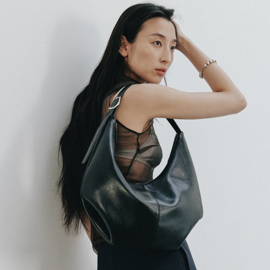 MOSSY HOBO BAG (LEATHER) BLACK