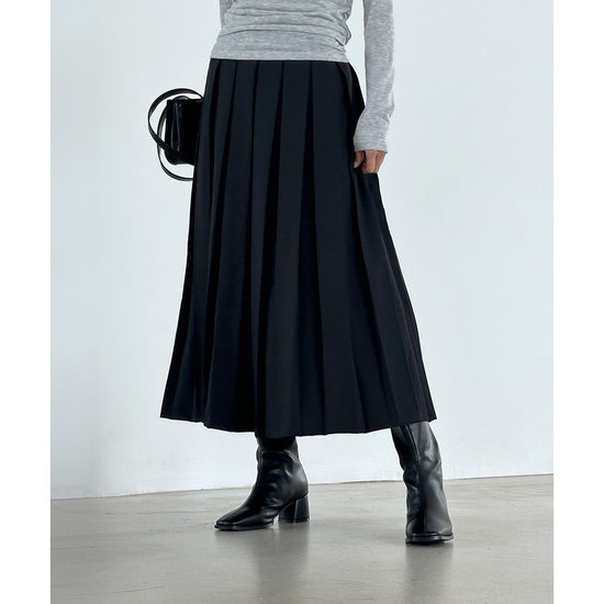 ESSENTIAL PLEATS SKIRT BLACK