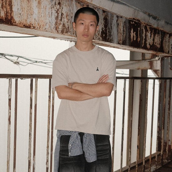 ALAND A LOGO WAPPEN TEE LIGHT BEIGE